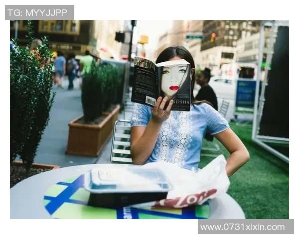 镜头捕捉：太阳赛场小动作引发热议